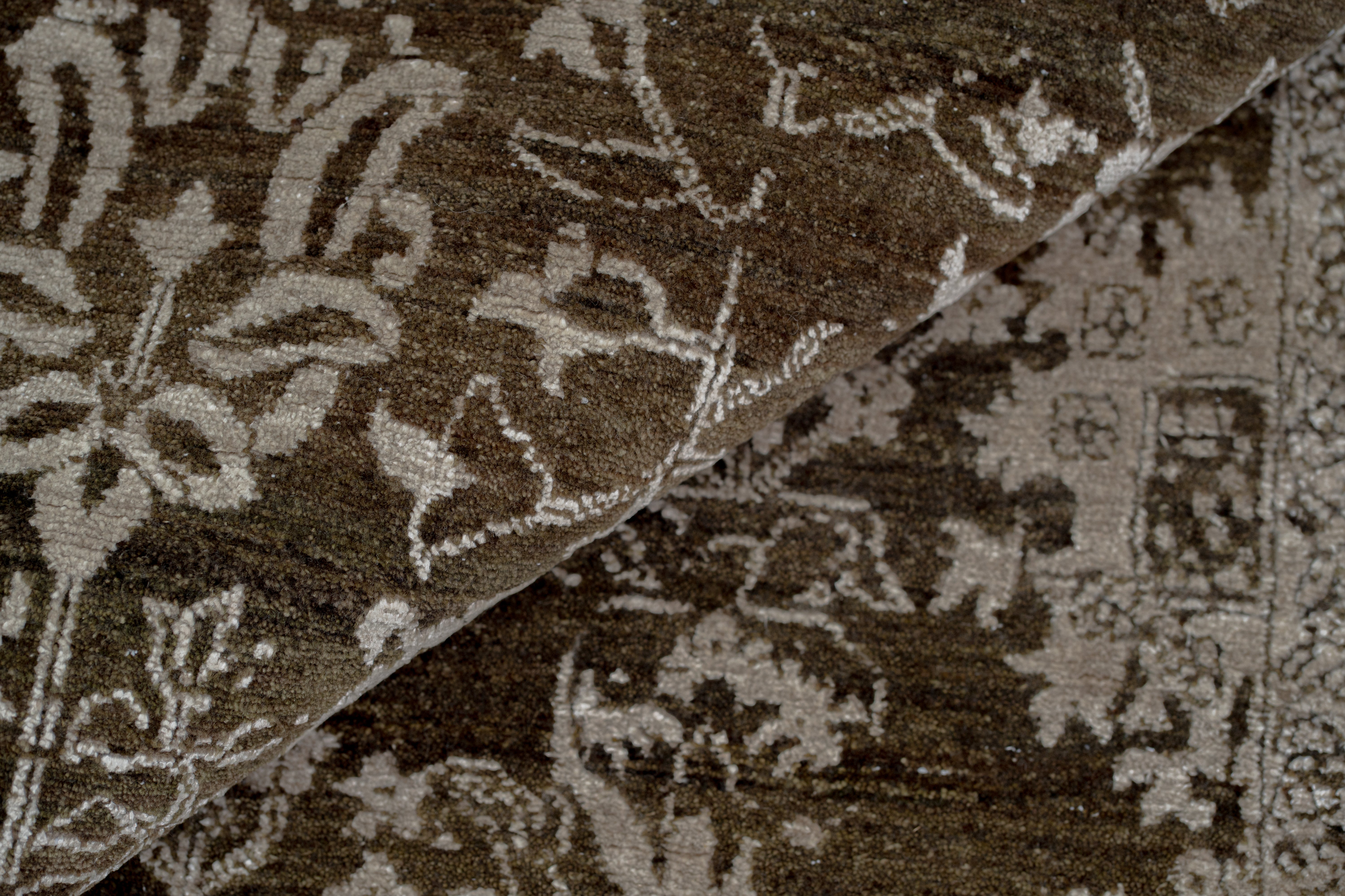Handknotted Modern Carpet DIA- 1411 VASE 3